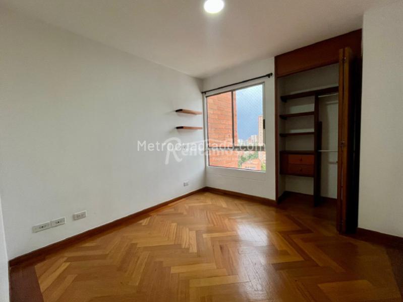 3BR Apartment with Panoramic Balconies in La Frontera, El Poblado - 6