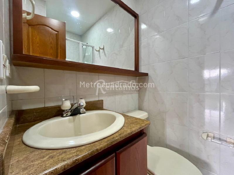 3BR Apartment with Panoramic Balconies in La Frontera, El Poblado - 7