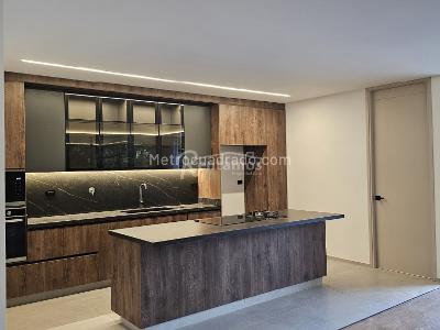 Apartamento en venta en El Campestre, Medellín · foto 2 de 17
