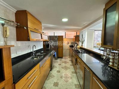 Apartamento en venta en El Poblado, Medellín · foto 2 de 20