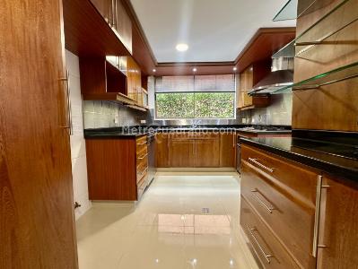 Casa de 3 alcobas en venta en Loma Benedictinos, Envigado, 262 m² · foto 3 de 20
