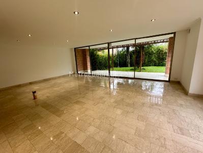 Casa de 3 alcobas en venta en Loma Benedictinos, Envigado, 262 m² · foto 5 de 20