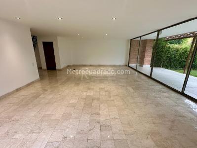Casa de 3 alcobas en venta en Loma Benedictinos, Envigado, 262 m² · foto 6 de 20