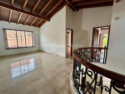Casa de 3 alcobas en venta en Loma Benedictinos, Envigado, 262 m² · foto 13 de 20