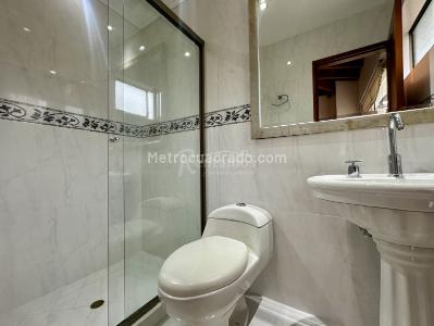 Casa de 3 alcobas en venta en Loma Benedictinos, Envigado, 262 m² · foto 18 de 20