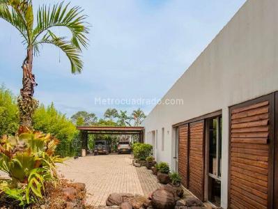 Casa de 4 alcobas en venta en Loma De Las Brujas, Envigado, 350 m² · foto 3 de 20