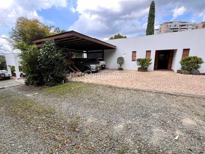Casa de 4 alcobas en venta en Loma De Las Brujas, Envigado, 350 m² · foto 4 de 20