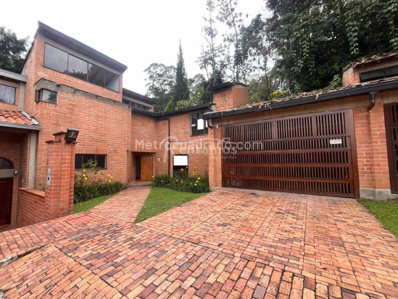 5BR House near Mall San Lucas with Balcony & Private Parking in San Lucas - 3