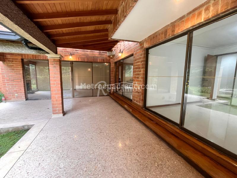 5BR House near Mall San Lucas with Balcony & Private Parking in San Lucas - 4