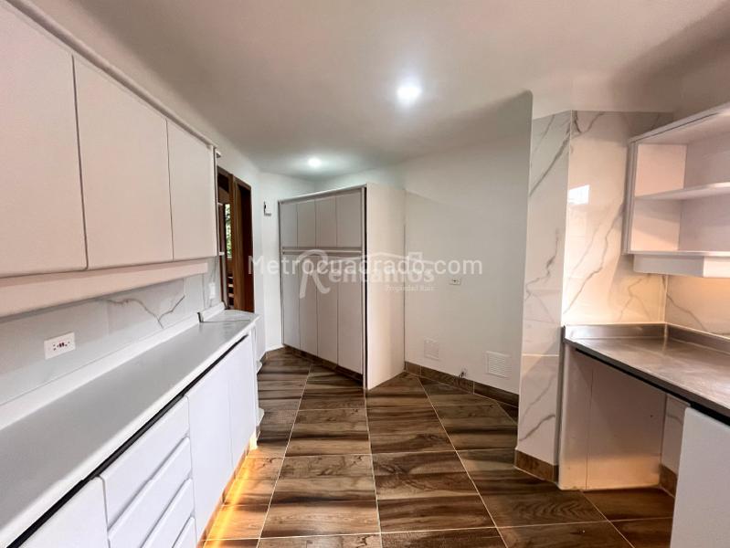 5BR House near Mall San Lucas with Balcony & Private Parking in San Lucas - 7