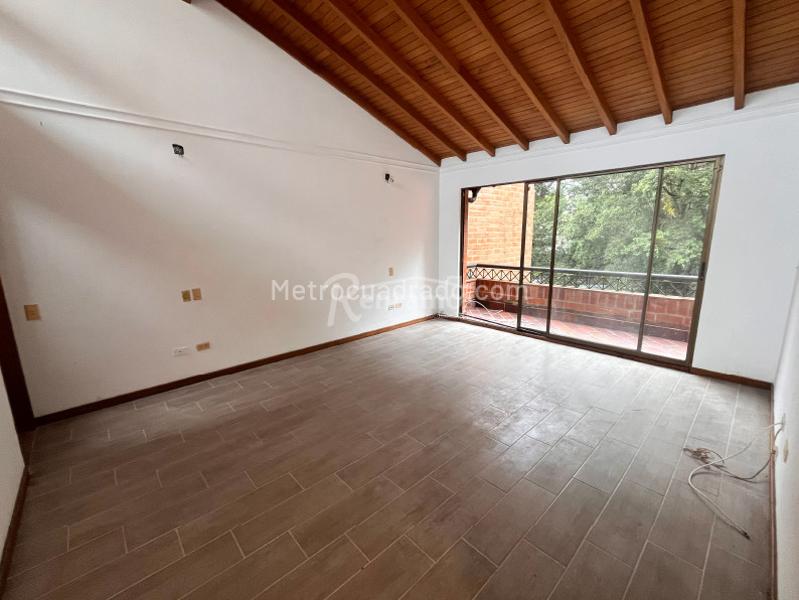 5BR House near Mall San Lucas with Balcony & Private Parking in San Lucas - 9