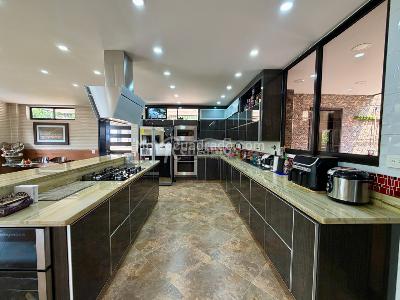 Casa de 5 alcobas en venta en Loma Del Escobero, Envigado, 700 m² · foto 4 de 20
