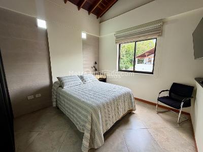 Casa de 5 alcobas en venta en Loma Del Escobero, Envigado, 700 m² · foto 13 de 20