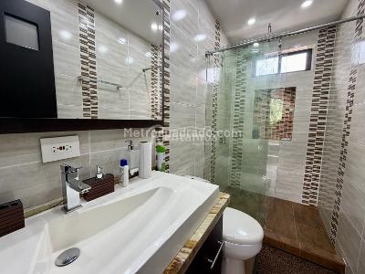 Casa de 5 alcobas en venta en Loma Del Escobero, Envigado, 700 m² · foto 16 de 20