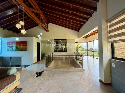 Casa de 5 alcobas en venta en Loma Del Escobero, Envigado, 700 m² · foto 18 de 20