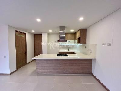 Apartamento de 2 alcobas en venta en Loma De Los Mesa, Envigado, 89 m² · foto 2 de 20