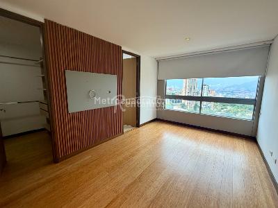Apartamento de 3 alcobas en venta en El Castillo, Medellín, 171 m² · foto 4 de 20