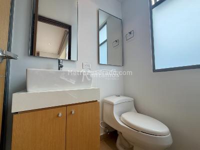 Apartamento de 3 alcobas en venta en El Castillo, Medellín, 171 m² · foto 6 de 20