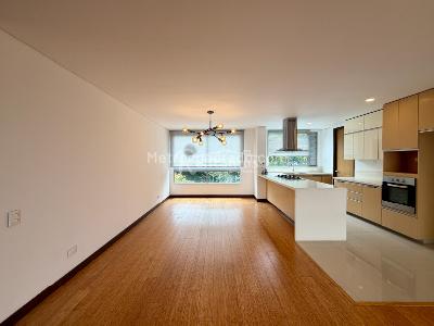 Apartamento de 3 alcobas en venta en El Castillo, Medellín, 171 m² · foto 7 de 20