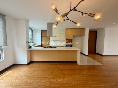Apartamento de 3 alcobas en venta en El Castillo, Medellín, 171 m² · foto 9 de 20