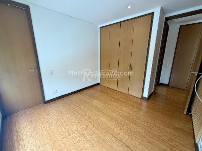 Apartamento de 3 alcobas en venta en El Castillo, Medellín, 171 m² · foto 17 de 20