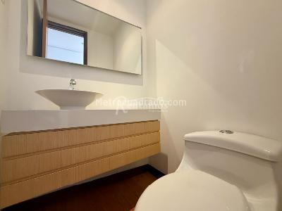 Apartamento de 3 alcobas en venta en El Castillo, Medellín, 171 m² · foto 19 de 20
