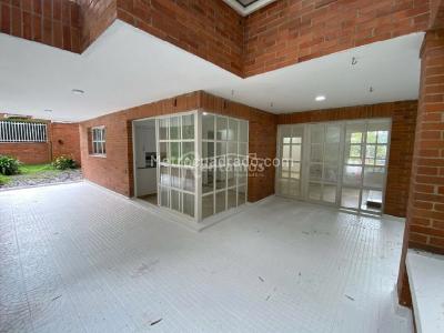 Casa de 4 alcobas en venta en La Calera, Medellín, 770 m² · foto 3 de 20