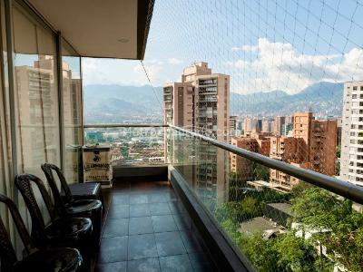 Apartamento de 3 alcobas en venta en La Linde, Medellín, 136 m² · foto 8 de 17