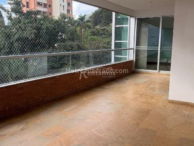 Apartamento de 3 alcobas en venta en El Poblado, Medellín, 272 m² · foto 2 de 20