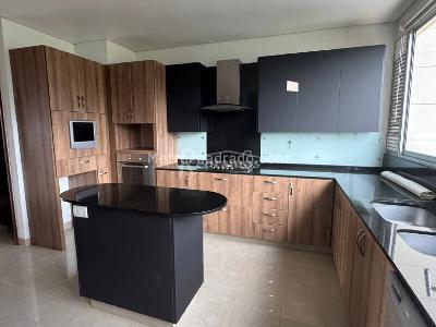 Apartamento de 3 alcobas en venta en El Poblado, Medellín, 272 m² · foto 3 de 20