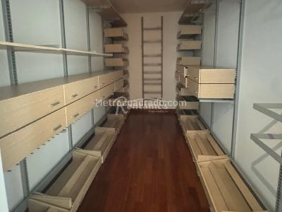 Apartamento de 3 alcobas en venta en El Poblado, Medellín, 272 m² · foto 19 de 20