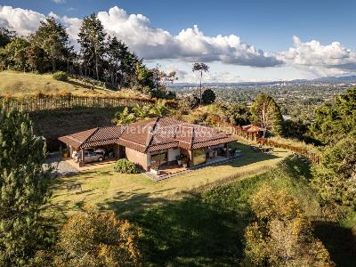 Casa de 3 alcobas en arriendo en Gilberto Echeverry, Rionegro, 265 m² · foto 10 de 19