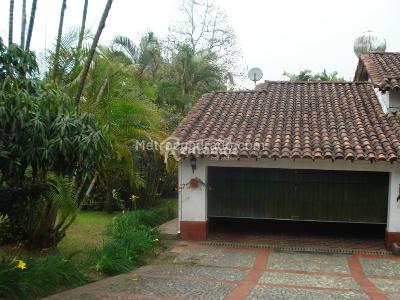 Casa de 3 alcobas en venta en Loma De Las Brujas, Envigado, 1550 m² · foto 15 de 18