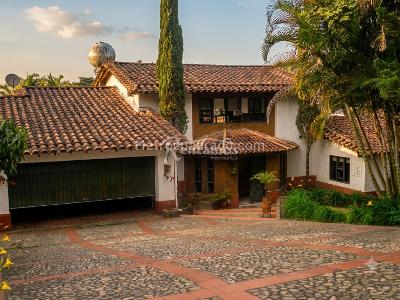 Casa de 3 alcobas en venta en Loma De Las Brujas, Envigado, 1550 m² · foto 18 de 18