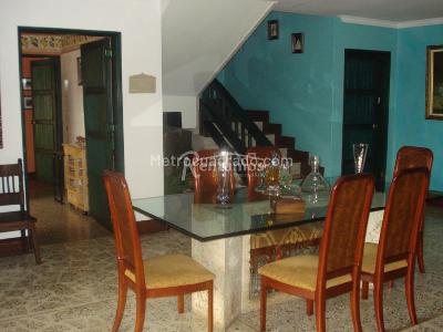 Casa de 3 alcobas en venta en Loma De Las Brujas, Envigado, 1550 m² · foto 4 de 18