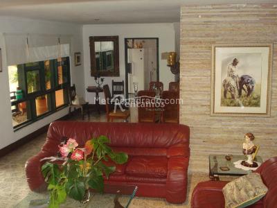 Casa de 3 alcobas en venta en Loma De Las Brujas, Envigado, 1550 m² · foto 5 de 18