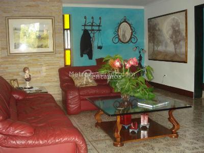 Casa de 3 alcobas en venta en Loma De Las Brujas, Envigado, 1550 m² · foto 6 de 18