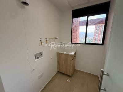Apartamento en venta en Camino Verde, Medellín · foto 8 de 20