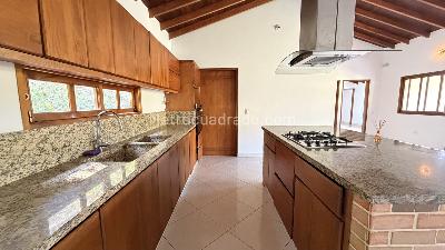 Casa en arriendo en Las Antillas, Envigado