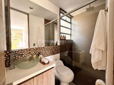 Apartamento de 2 alcobas en arriendo en Loma Del Esmeraldal, Envigado, 78 m² · foto 12 de 20
