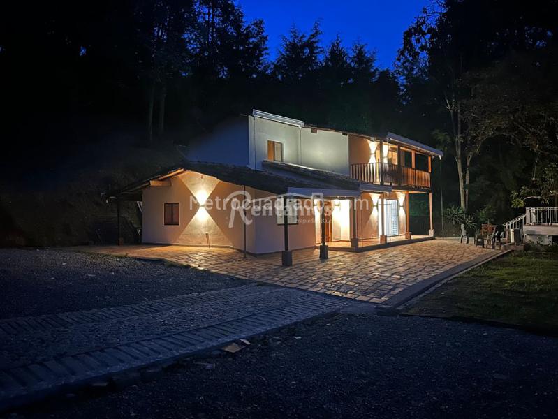Exclusive 3BR House for Rent in Santa Elena - 3