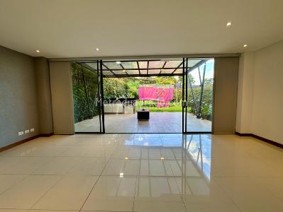 Casa de 3 alcobas en venta en Loma El Atravesado, Envigado, 280 m² · foto 3 de 20
