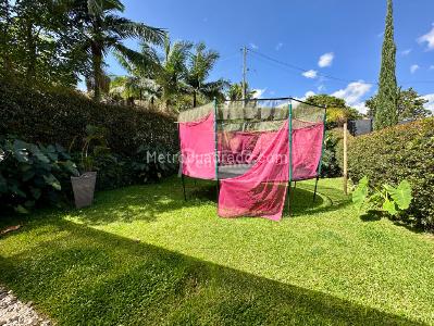 Casa de 3 alcobas en venta en Loma El Atravesado, Envigado, 280 m² · foto 9 de 20