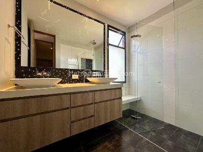 Casa de 3 alcobas en venta en Loma El Atravesado, Envigado, 280 m² · foto 18 de 20