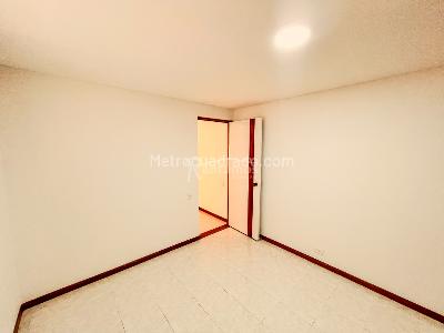 Apartamento de 2 alcobas en arriendo en Los Naranjos, Medellín, 82 m² · foto 14 de 20