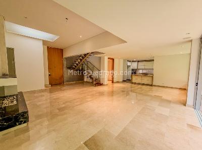 Casa de 3 alcobas en arriendo en Loma El Atravesado, Envigado, 337 m² · foto 2 de 20