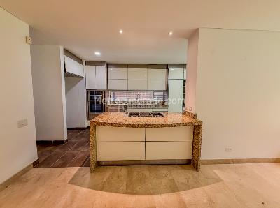 Casa de 3 alcobas en arriendo en Loma El Atravesado, Envigado, 337 m² · foto 3 de 20