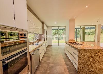 Casa de 3 alcobas en arriendo en Loma El Atravesado, Envigado, 337 m² · foto 5 de 20
