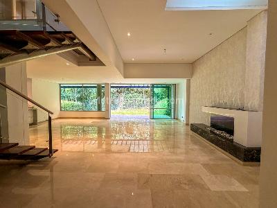 Casa de 3 alcobas en arriendo en Loma El Atravesado, Envigado, 337 m² · foto 8 de 20