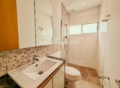 Casa de 3 alcobas en arriendo en Loma El Atravesado, Envigado, 337 m² · foto 20 de 20
